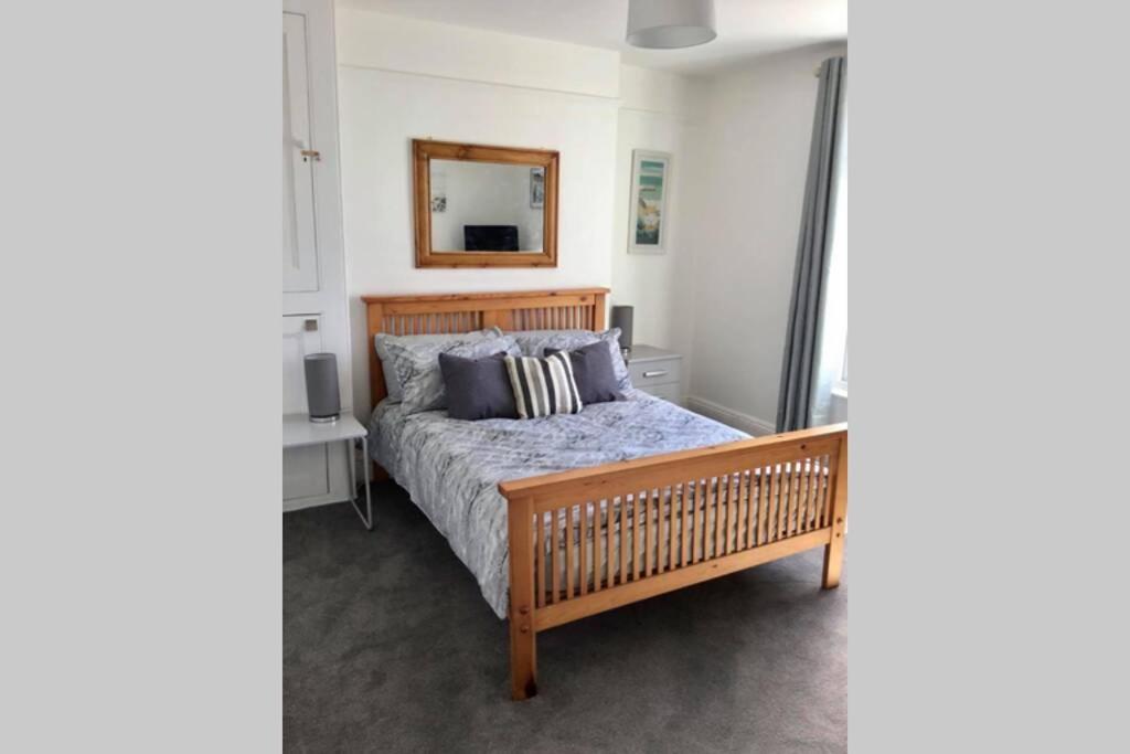 Large 5 Bed 3 Bath House 300 Meters From And Restaurants New Quay