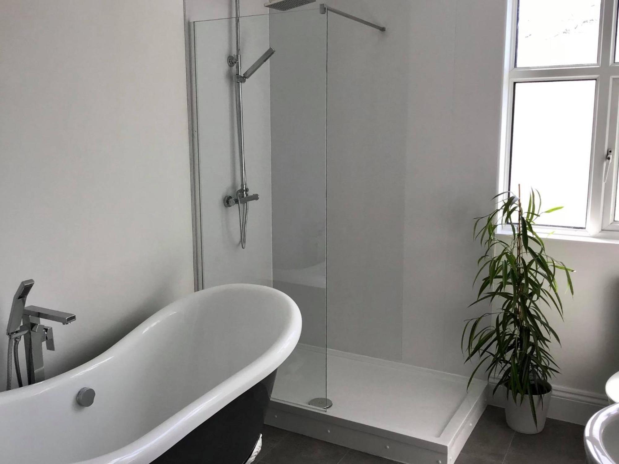 Large 5 Bed 3 Bath House 300 Meters From And Restaurants Ferienhaus *